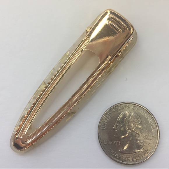 ⚜️[𝟯/$𝟭𝟴]⚜️Cream Acrylic Simple Hair Clip NEW - Picture 4 of 5